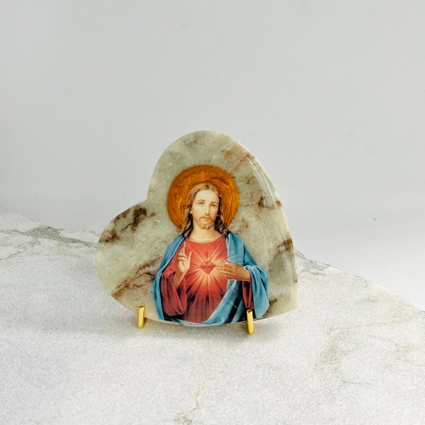Jesus Sacred Heart is carefully handcrafted on a Love Heart Onyx covered with a clear hypoxy resin.  Comes with a white stand.